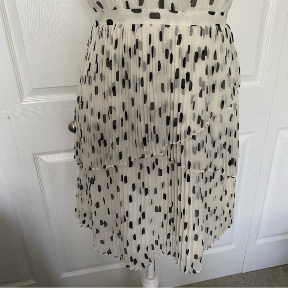 Banana Republic Polka Dot Pleated Dress 6 - Picture 8 of 16